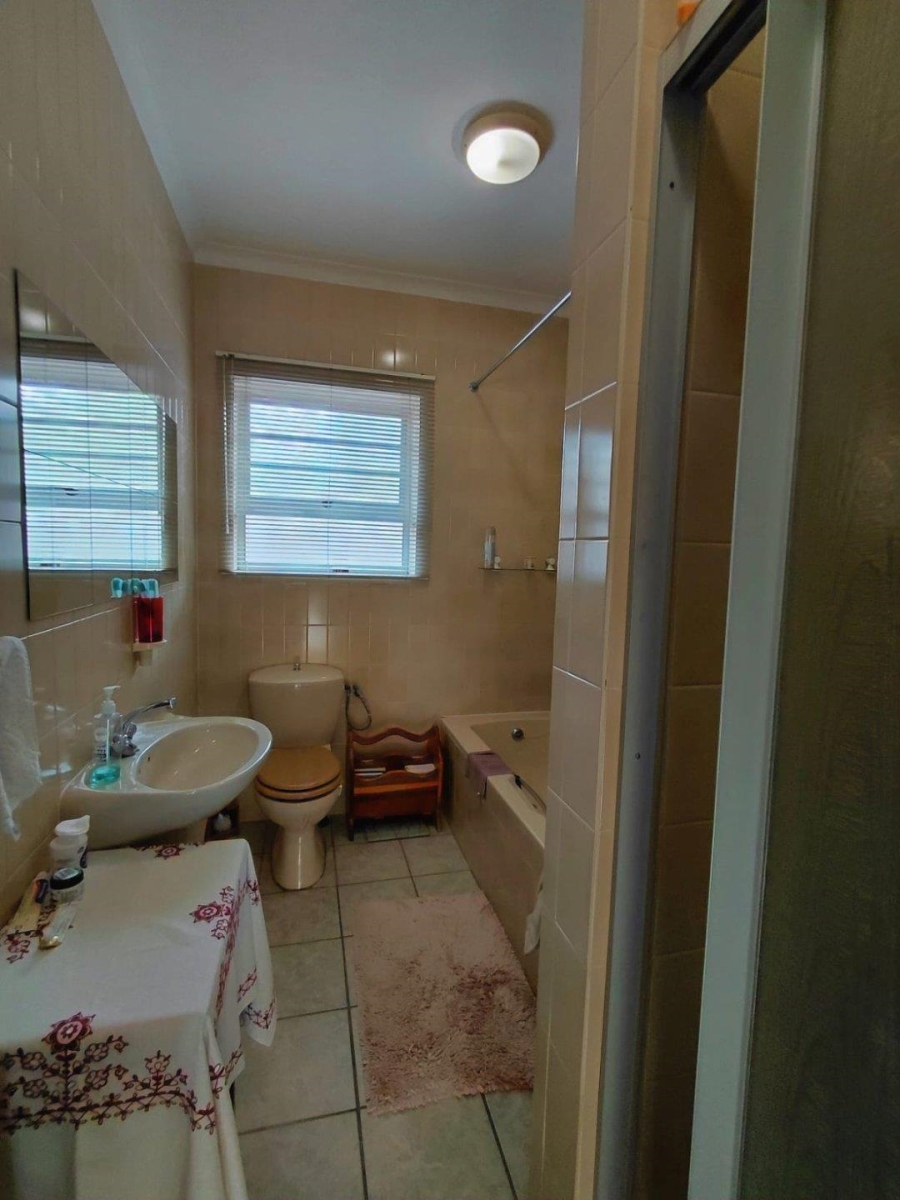 4 Bedroom Property for Sale in Wavecrest Eastern Cape
